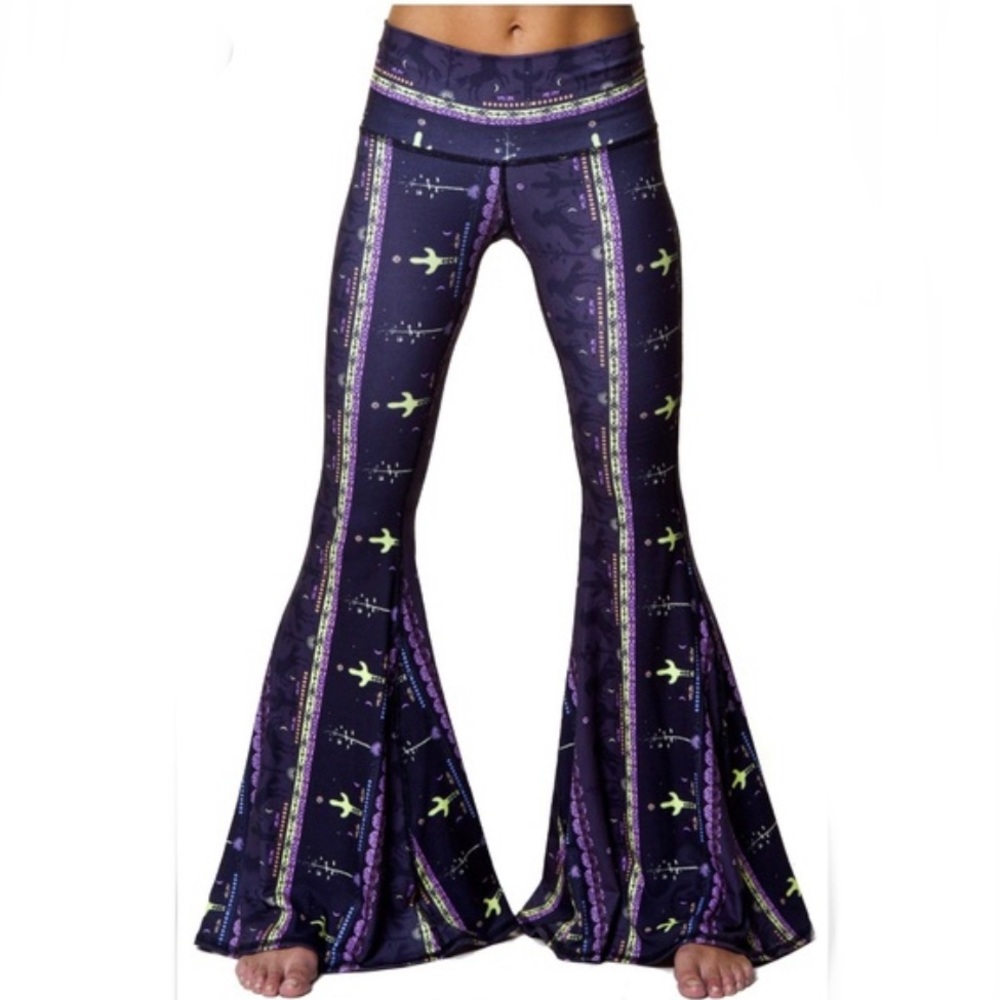 NWOT Teeki Wild & Free Bell Bottoms Pants Size Small